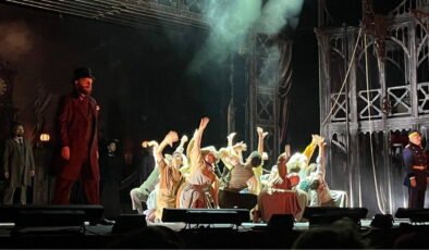 'Jekyll ve Hyde Müzikali' yenilenen kadrosuyla seyirci karşısına çıktı