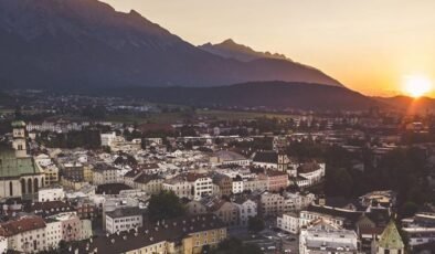 Avusturya’da Türk aileye ırkçı saldırı. Kapılarına domuz kafası bırakıldı
