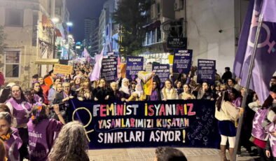 İzmir’de Feminist Gece Yürüyüşü