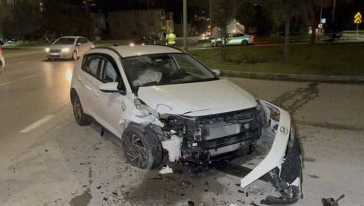 Aynı kavşakta 9 yıl sonra yine kaza yaptı: 2 kişi yaralandı