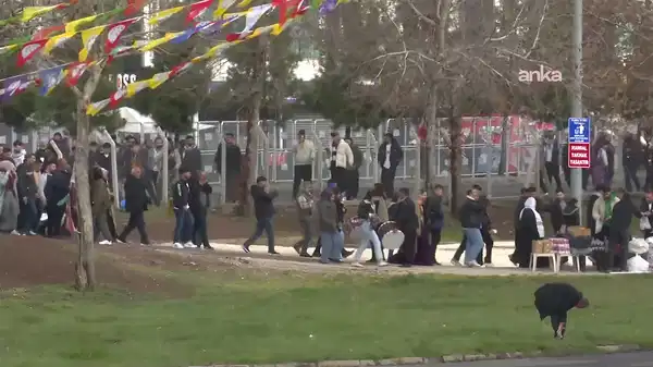 Diyarbakır'da Nevruz kutlamaları başladı: 12 bin polis görev yapacak, Öcalan'ın mesajı okunacak