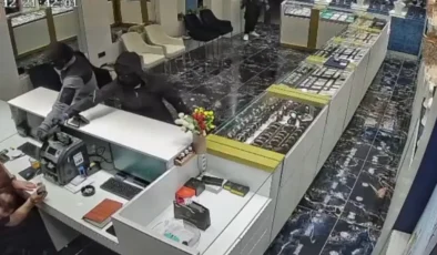 Kuyumcu soyan şüpheliler yakalandı: Çaldıkları bilezikler sahte çıktı