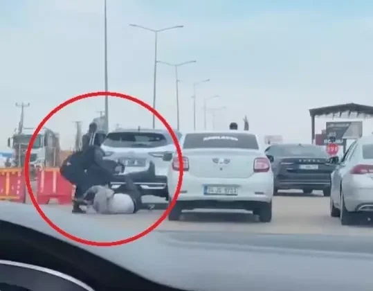 Diyarbakır'da trafikte yol verme kavgası kamerada