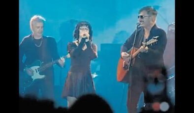 Ece, Redd ile sahneyi paylaştı