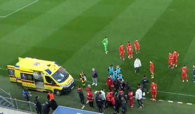 Egemen Korkmaz yürekleri ağza getirdi! Bir anda yere yığıldı, sahaya ambulans girdi