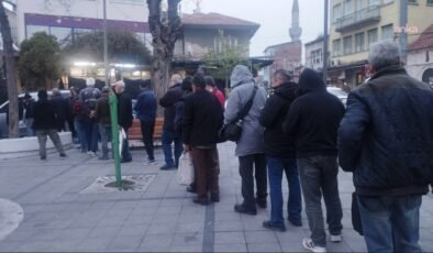 Emekli bayrama da kuyrukta girdi