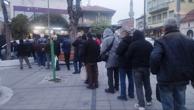 Emekli bayrama da kuyrukta girdi