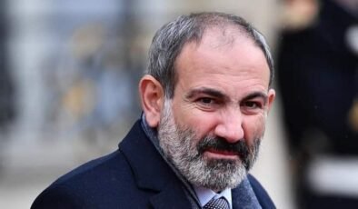 Ermenistan Başbakanı Paşinyan’a kilisede şok saldırı!