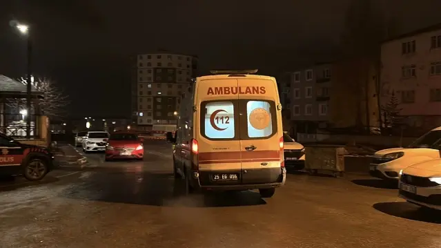 Sokakta boğazından bıçaklanmış halde ölü olarak bulundu