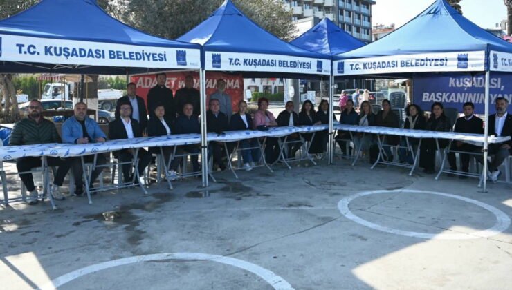 Kuşadası'nda Başkan Ömer Günel için ’Demokrasi nöbeti’ başladı