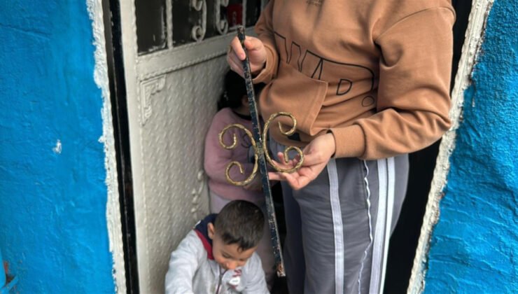 Fatih’teki bina çökmesinde demir parçaları çevre evlere isabet etti