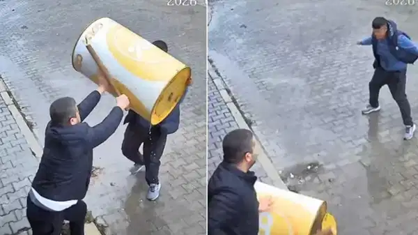 O anlar kamerada: Tekel bayisinde taşlı sopalı kavga!