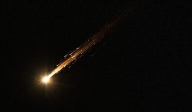 İran'daki Buşehr Nükleer Enerji Santrali sahasına füze isabet etti