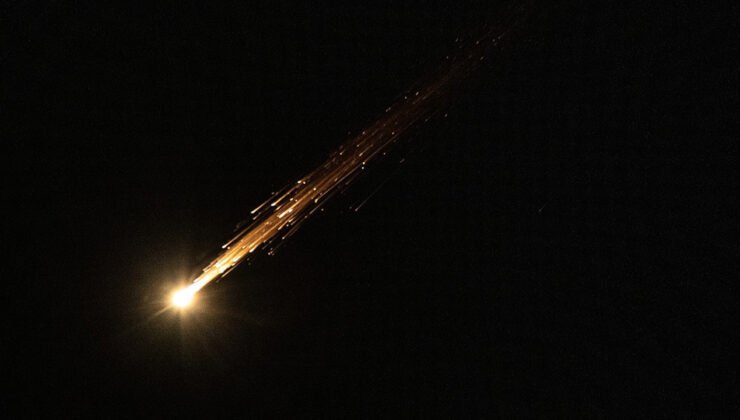 İran'daki Buşehr Nükleer Enerji Santrali sahasına füze isabet etti