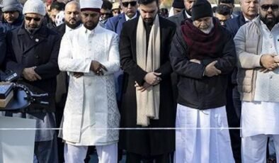 Görevdeki ilk bayram namazını kılan Mamdani'den dikkat çeken mesaj