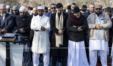 Görevdeki ilk bayram namazını kılan Mamdani'den dikkat çeken mesaj