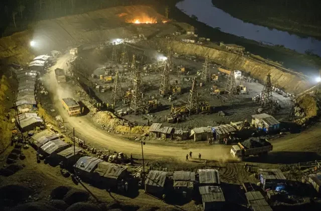 Güney Sudan'da bir maden ocağına yapılan silahlı saldırıda en az 74 kişi öldü