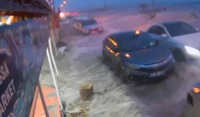 Hatay'da kuvvetli fırtınayla deniz taştı, iş yerleri zarar gördü