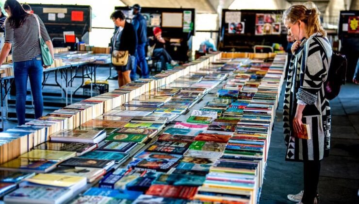 Yazarlar yapay zekayı protesto ederek içi boş kitap yayınladılar