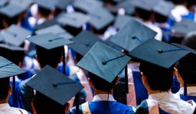 Üniversiteden öğrencilerine sıra dışı çağrı: “Aşık olun"