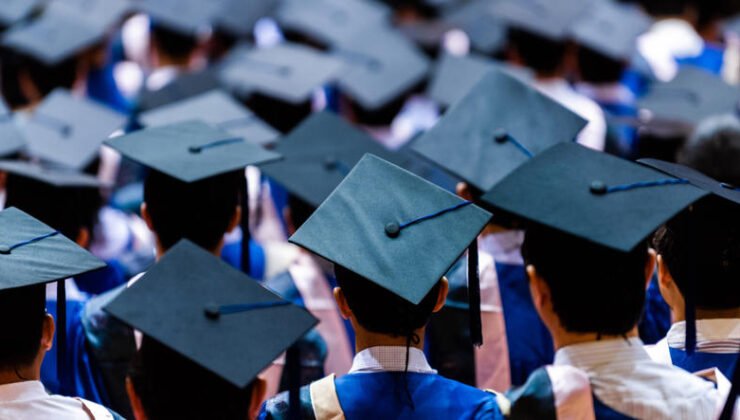 Üniversiteden öğrencilerine sıra dışı çağrı: “Aşık olun"