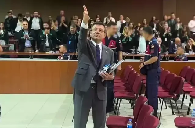 Yine gergin başladı! İBB davasının 3. gününde "el sallama" krizi