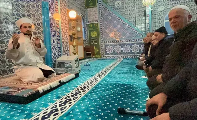 İmamın cemaate telefon tepkisi: Kimisinde 'Bartın çiftetellisi', kimisinde 'Azdavaylı Safiye' çalıyor