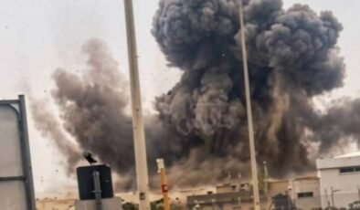 İran füzeleri İsrail'de sanayi bölgesini vurdu! Saldırı anları görüntülendi