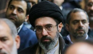 İran lideri Hamaney ülkesine birlik çağrısı yaptı