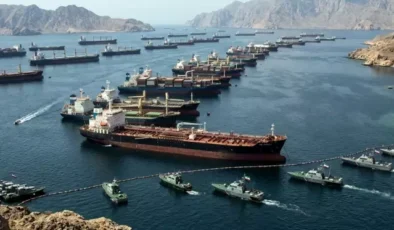 İran'dan Hürmüz Boğazı'ndan geçişlere kısıtlama ve ücret getiren yasa tasarısına onay