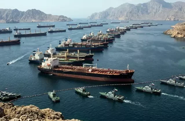 İran'dan Hürmüz Boğazı'ndan geçişlere kısıtlama ve ücret getiren yasa tasarısına onay