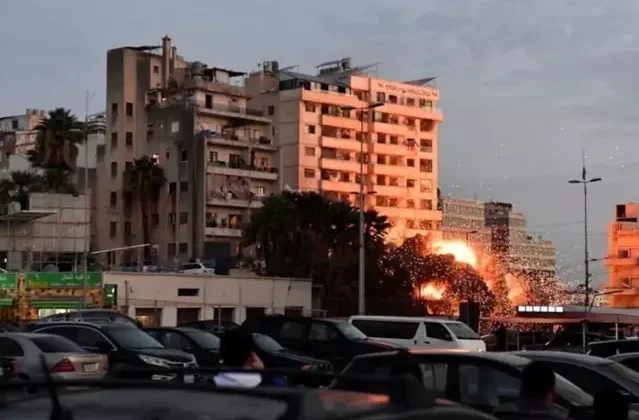 İsrail 15 katlı binayı yerle bir etti