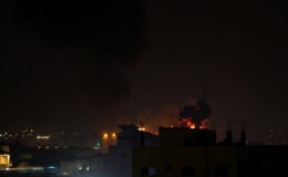 İsrail, Gazze’de yerinden edilen sivillere hava saldırısı düzenledi