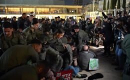 İsrail polisi savaş karşıtlarına saldırdı! Tel Aviv'deki gösteride Netanyahu ve Trump'a büyük öfke