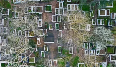 Arnavutköy'de mezarlık sular altında kaldı