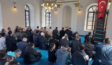 İzmir'de restore edilen 132 yıllık Asmalı Mescit ibadete açıldı