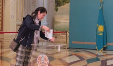 Kazakistan'da halk, yeni anayasa için sandık başında!