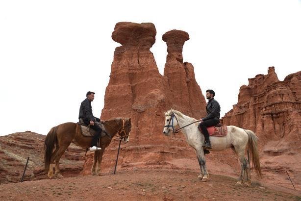 Kırmızı Periler Diyarı'nda atlı safari büyülüyor! İşte 'gören bir daha unutmuyor' dedirten yer