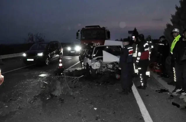 Manisa'da feci kaza: 2 ölü, 5 yaralı