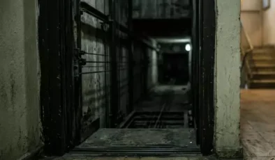 Mardin'de asansör boşluğuna düşen çocuk yaralandı