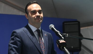 Bakan Kacır: SOMJ füzesinin son testinde hedef tam isabetle vuruldu