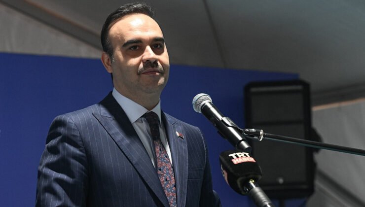 Bakan Kacır: SOMJ füzesinin son testinde hedef tam isabetle vuruldu