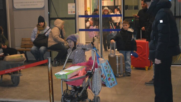 Şap protestosu Midilli’de ulaşımı kilitledi, Türk tatilciler mahsur kaldı