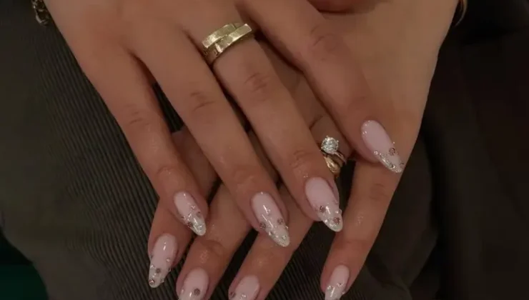 Minimal manikürler için 4 “nail art” fikri