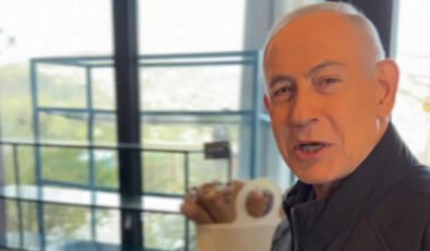 Öldüğü iddia edilen Netanyahu kameraların karşısına çıktı
