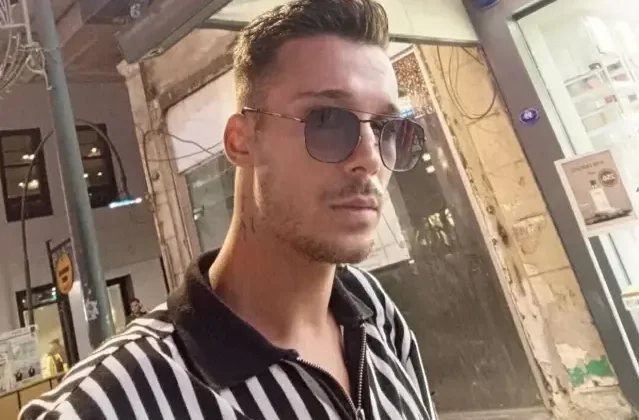 Kalbinden bıçaklanan genç müzisyen hayata veda etti