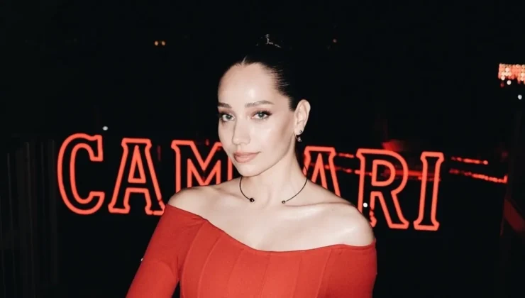 Özge Özacar ve Robert Pattinson'un sürpriz tanışması: "Büyük saygı duyuyorum"