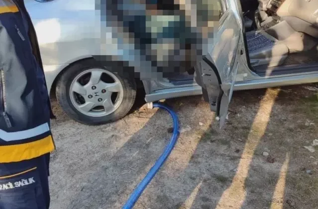 Park halindeki otomobilde ölü bulundu