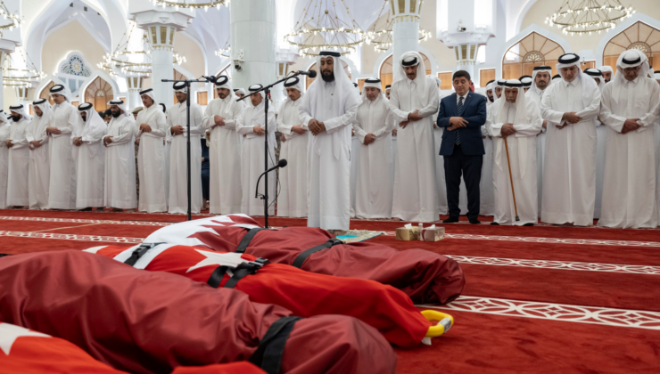 Şehitlerin ve bayrağın yerde ne işi var?