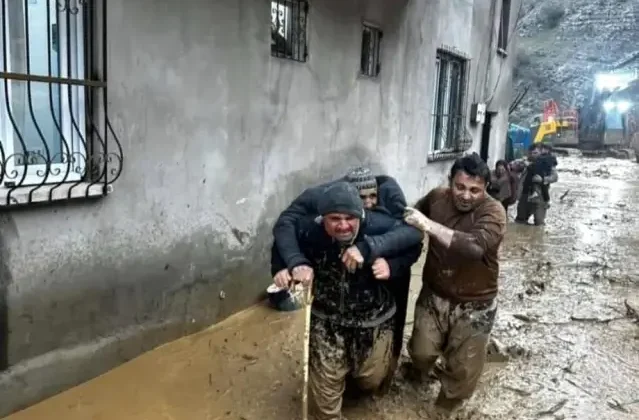 Şırnak'ta sel ve heyelan! Ev ve ahırlar zarar gördü